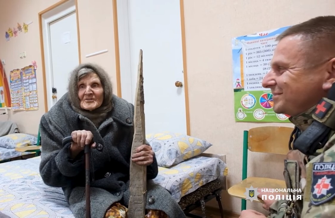 烏克蘭98歲老婦砲襲下徒步跋涉10公里 只為逃離俄占區
