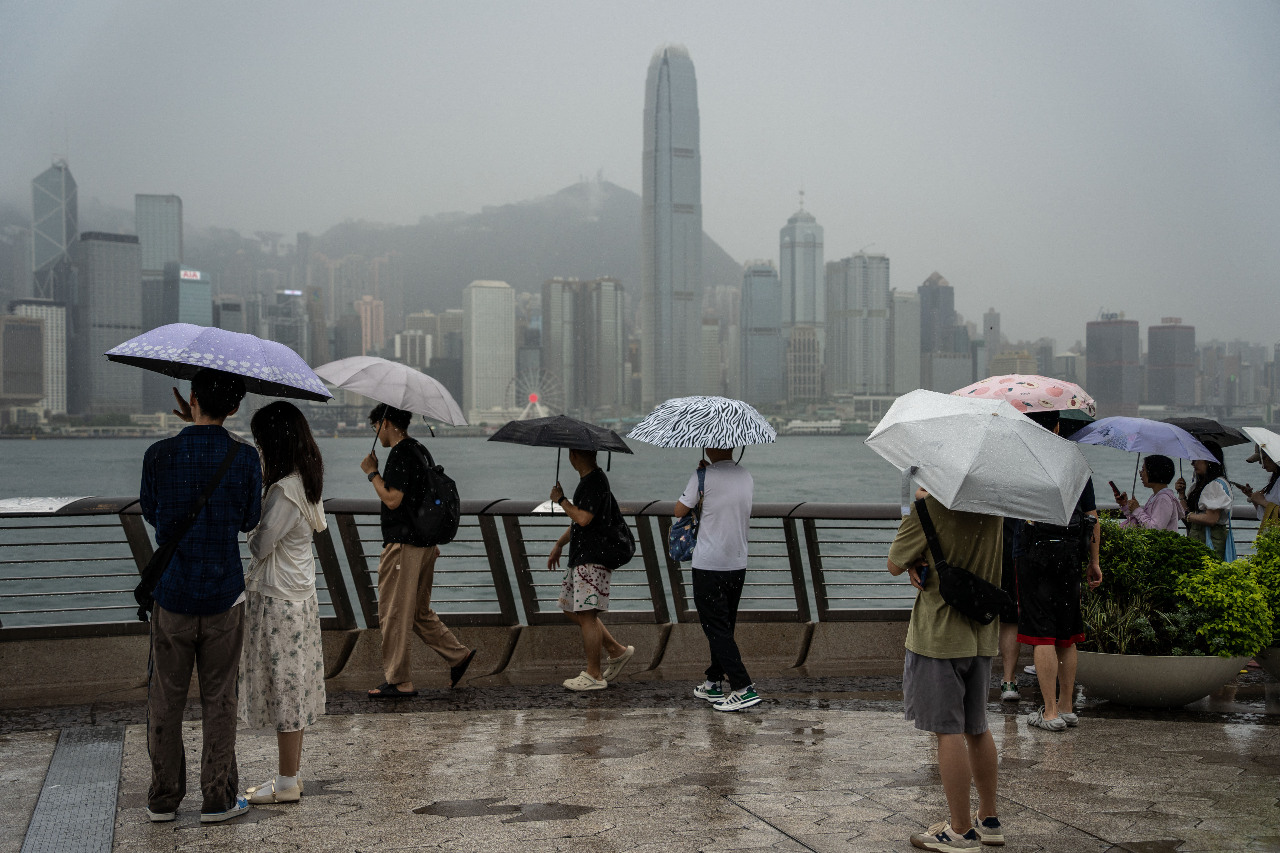 香港、澳門發布暴雨警告 兩地下午均停課