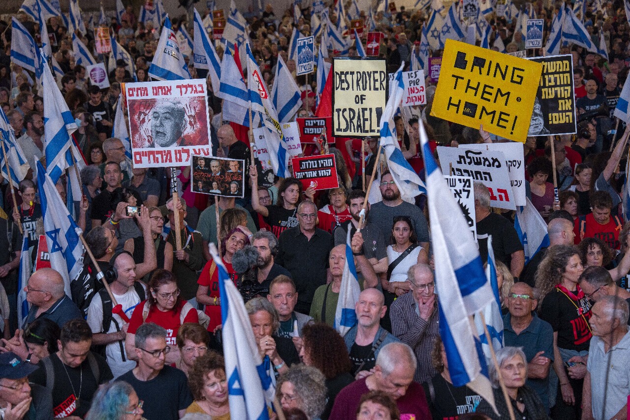 上千以色列人走上街頭 要求政府接受停火協議、確保人質返國
