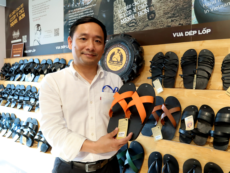越南國父胡志明輪胎涼鞋 文創設計復古時尚逆勢熱銷