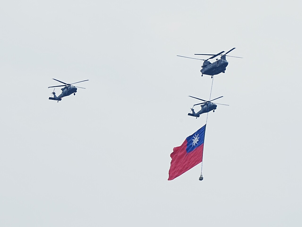 520大典國旗梯隊亮相 海軍S-70C首次加入(影音)