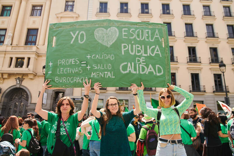 不滿高工時低薪資 馬德里公立中小學教師罷課抗議