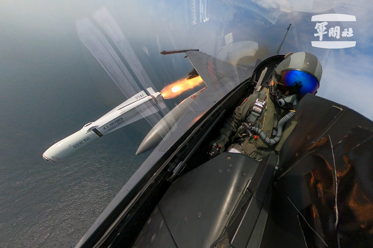 「空對面實彈投擲訓練」展現空軍戰機精準打擊實力  (影音)
