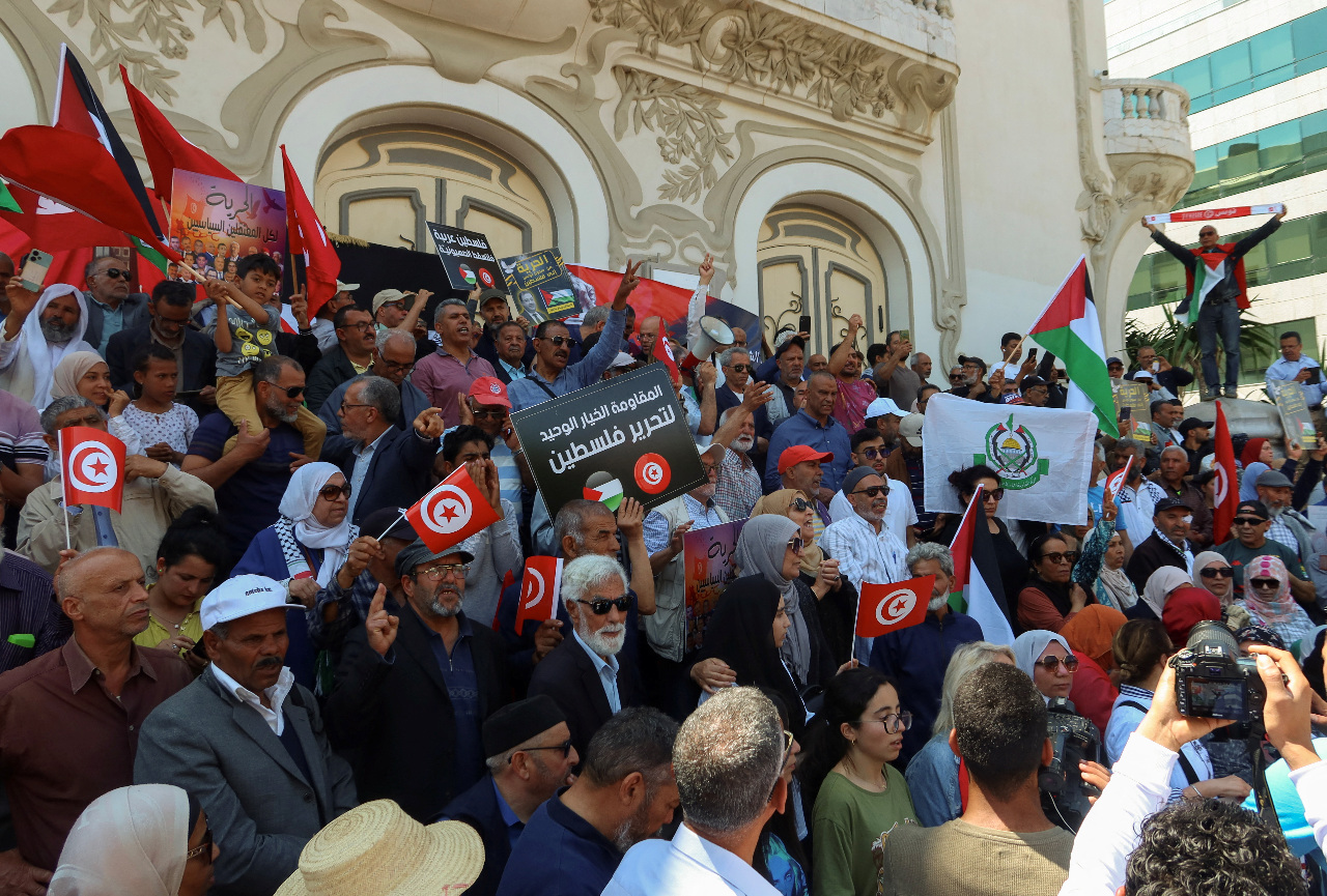 突尼西亞數百人上街抗議 要求確定舉行公平總統選舉日期