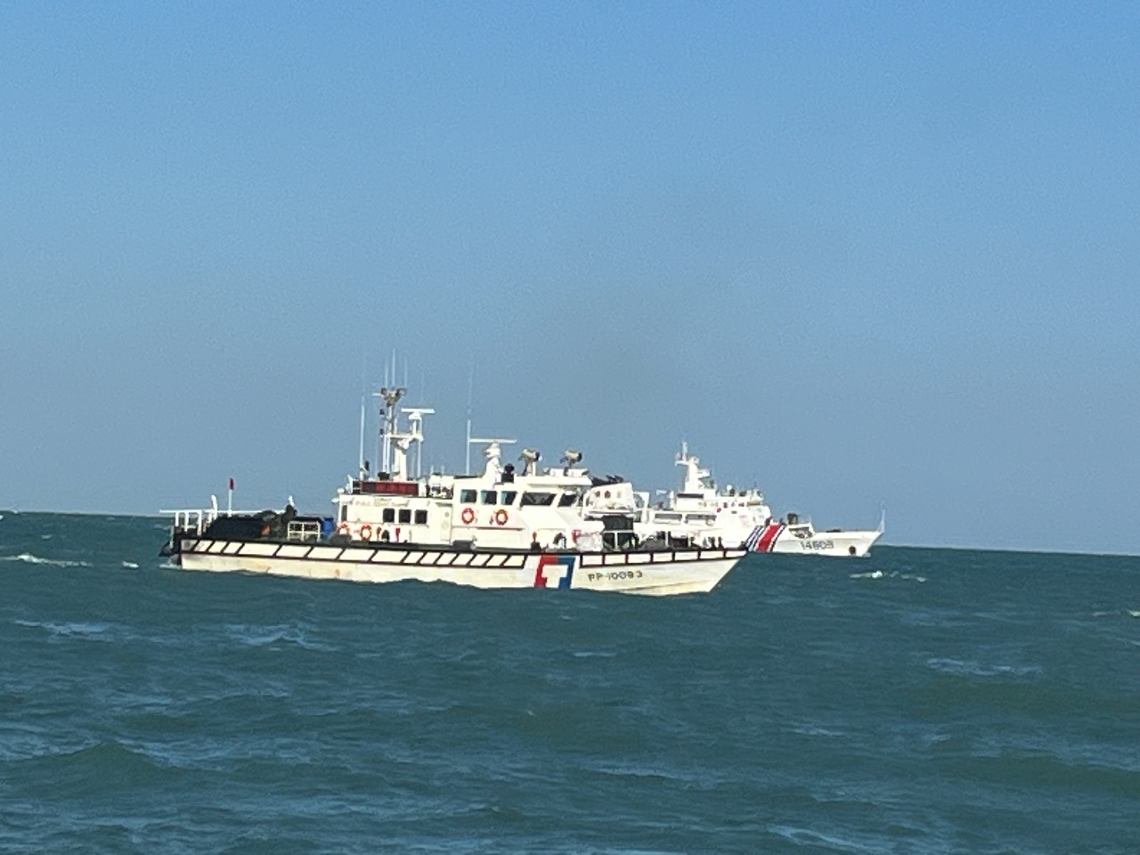 5艘中國海警船下午編隊入金門水域 海巡警告、驅離