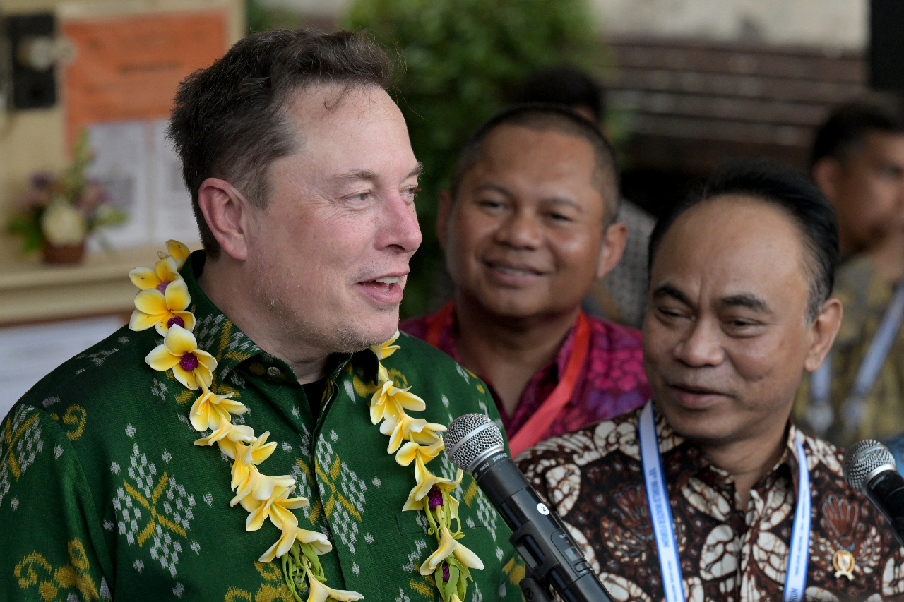 馬斯克訪印尼峇里島 出席星鏈衛星網路啟用儀式