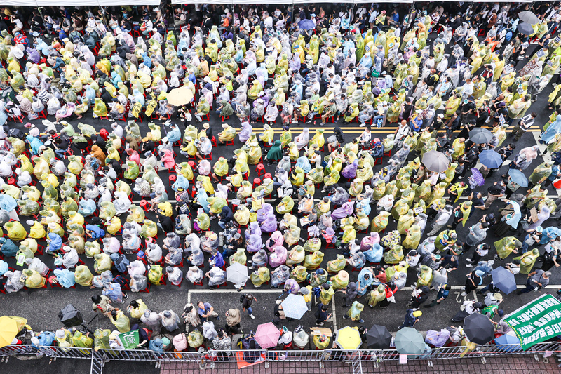 3萬人集結抗議藍白 民團：就算三讀台灣民主未死要繼續捍衛