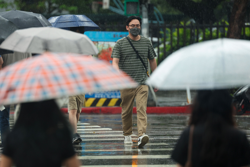 上半天雨勢明顯下午趨緩 北台轉涼晚上降到21度