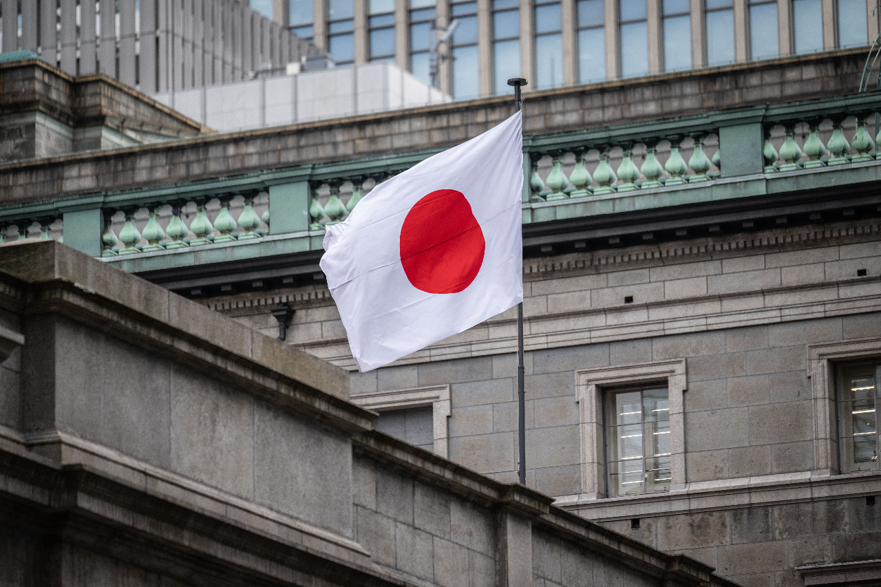 日本央行維持利率不變 下月提縮減購債計劃