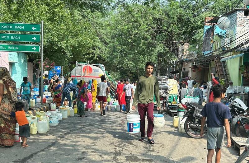 印度德里爆缺水危機 民眾砸供水部門洩憤