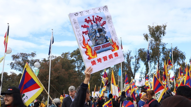 李強會晤澳總理 國會大樓前群眾抗議中共迫害人權