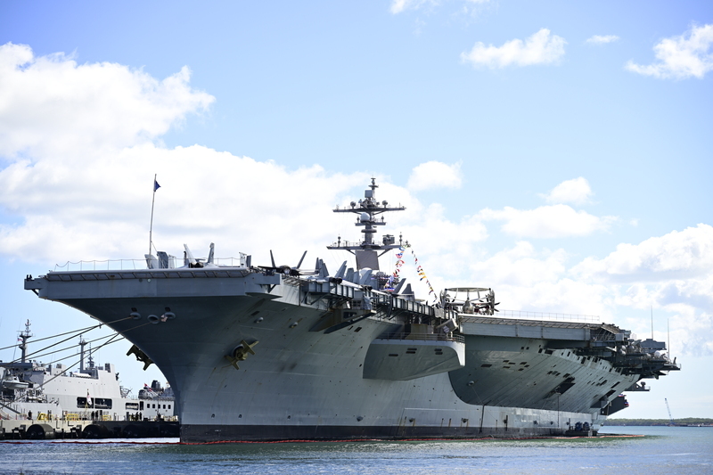 美國卡爾文森號航空母艦（USS Carl Vinson，CVN-70）停靠夏威夷珍珠港海軍基地，參與2024年環太平洋軍事演習。中央社特約記者Edward Bungubung攝  113年6月28日 (圖：中央社)