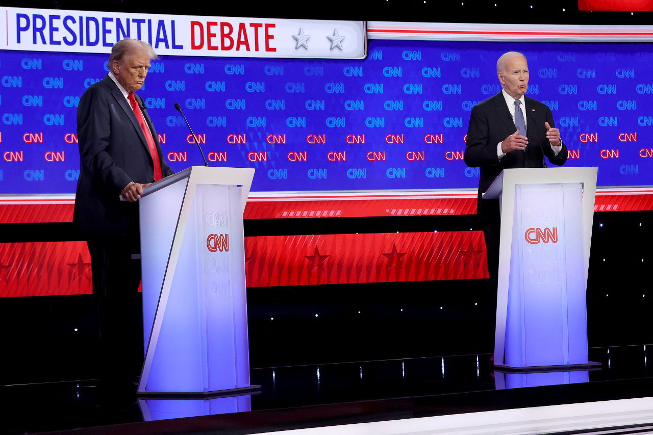 美國總統大選首場辯論會登場 拜登、川普並未握手