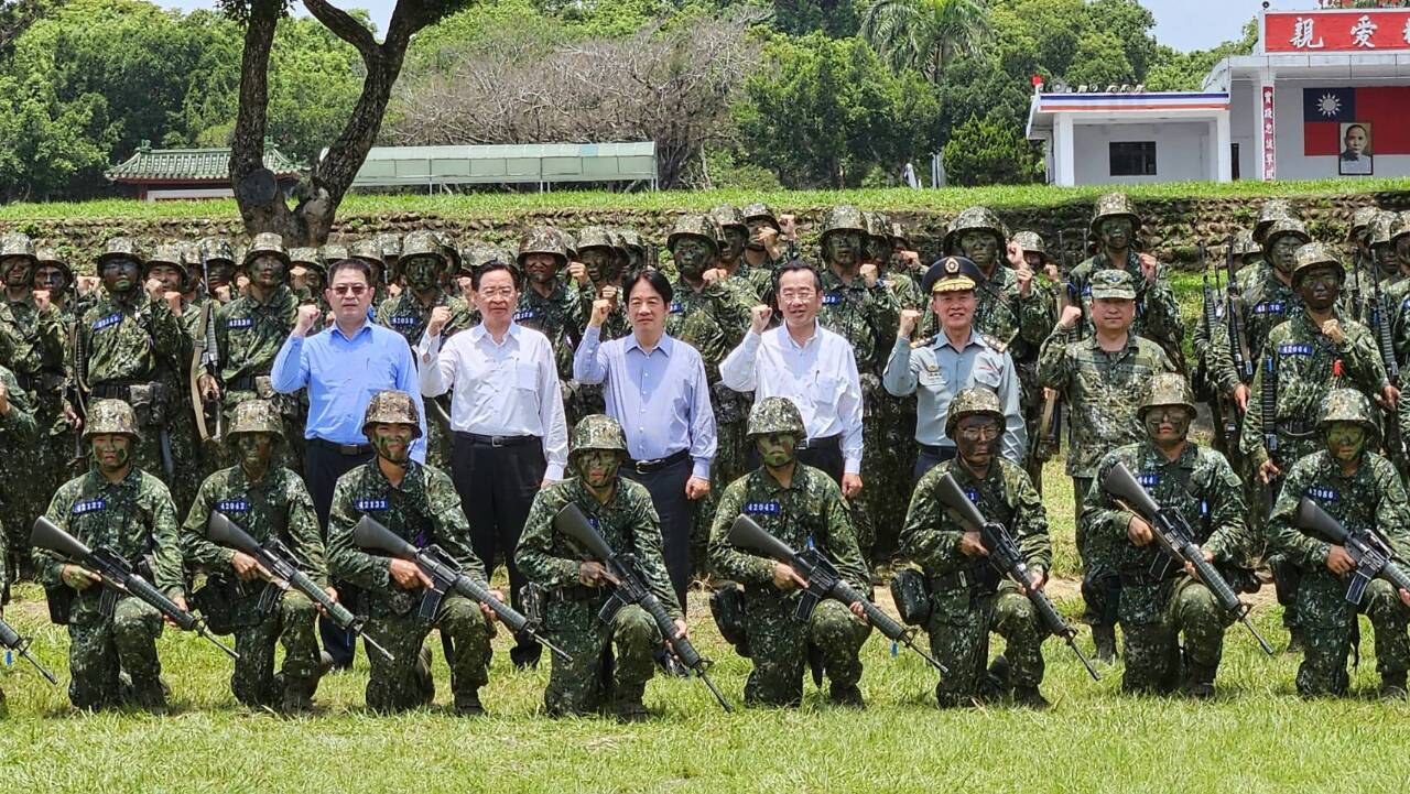 赴成功嶺視導 總統：台灣熱愛和平 但面對集權威脅須做準備