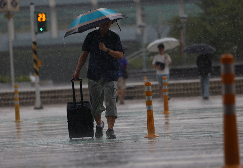午後大雷雨 松山機場暫停地面作業航班延誤