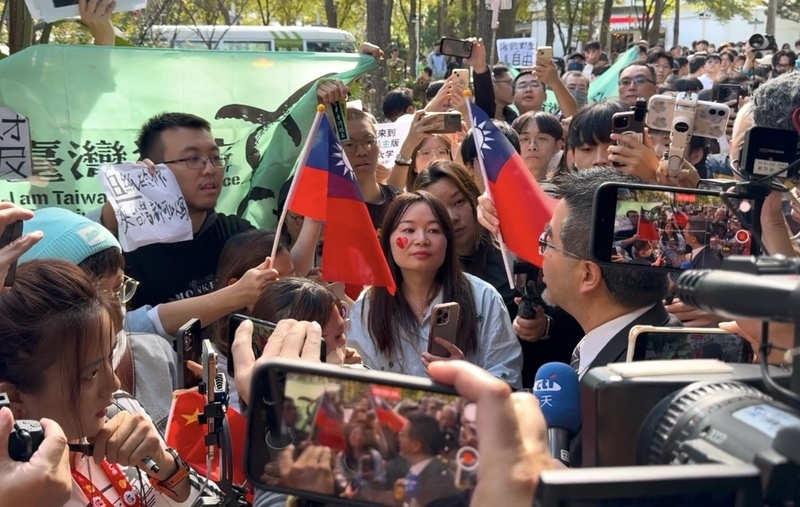 台北-北京：陸生來台參訪掀波、中國大陸學者直陳經濟問題遭刪文、中國大陸大學開婚戀課程