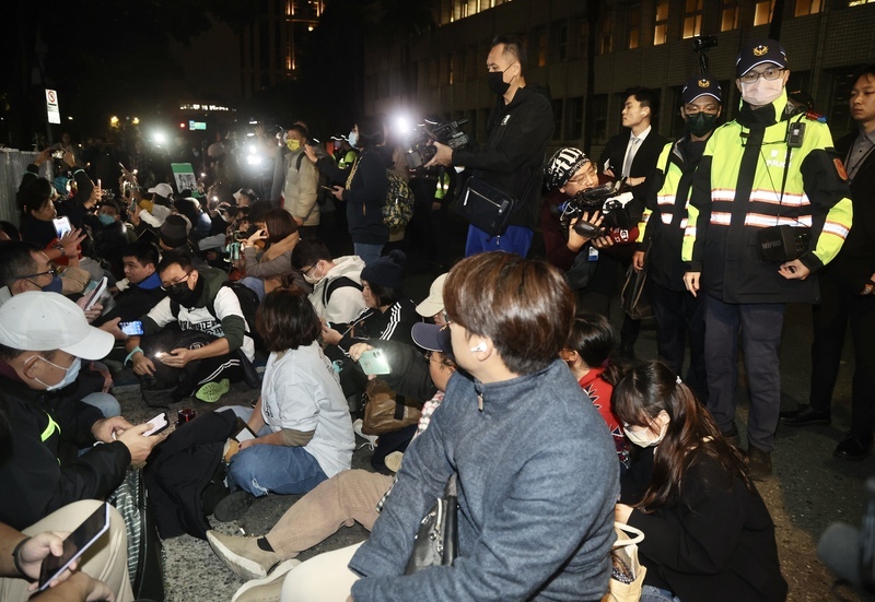 柯文哲3千萬交保！法官認定無羈押必要 北檢：將依法提出抗告 柯文哲交保相隔114日回家 柯家火爐準備好了