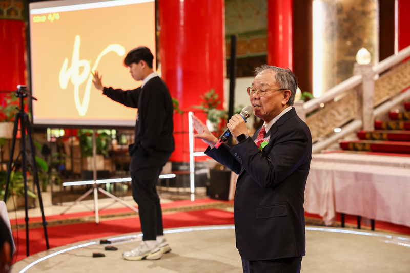 張炳煌：唉呀！春聯貼錯了啦！