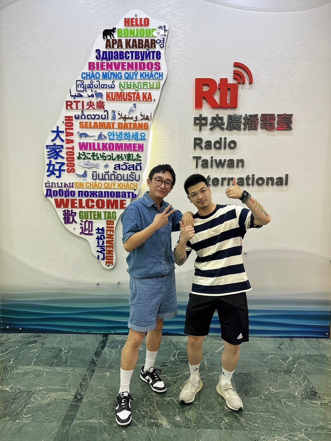 從客家村到繁華都市，看似平凡的生活卻擁有客家傳統又有點小叛逆的新世代男生