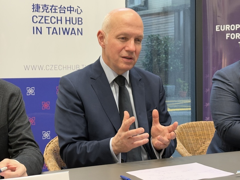 台捷共抗威權主義 捷克參議院外委會主席:增強社會韌性應對心理戰
