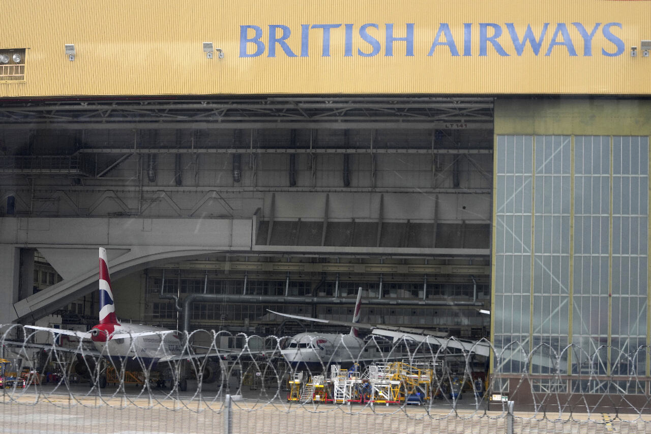 英國希斯羅機場因變電所火災關閉 反恐警察展開調查