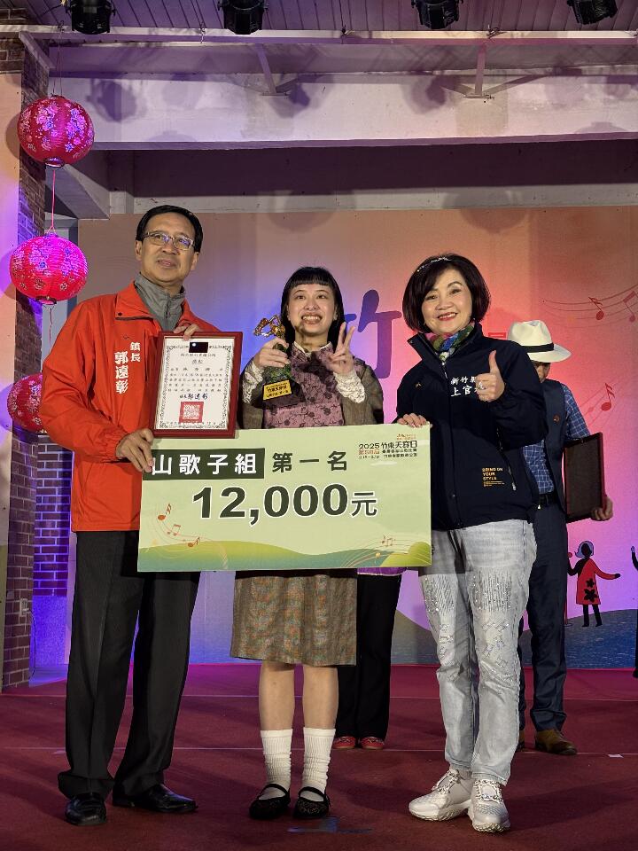 施亦珊希望走出傳統戲曲的多元發展，山歌、樂團項項來(樣樣來的意思)