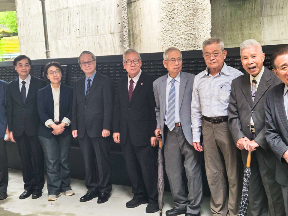 人權碑錄名更新　李遠與舅舅「碑前相遇」：轉型正義不會停止