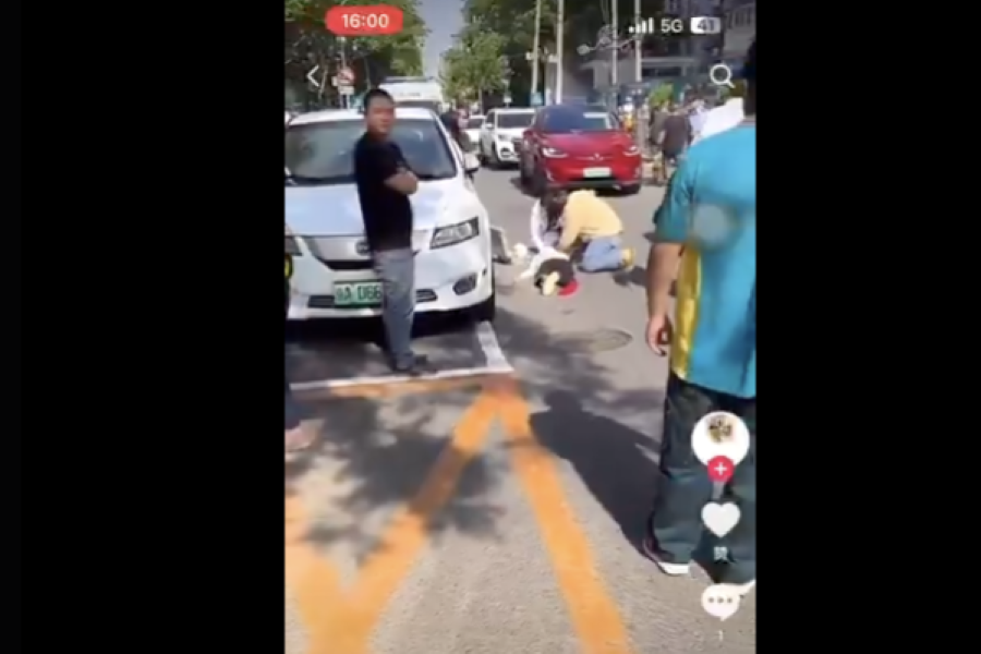 北京小學門外汽車撞人 4人傷