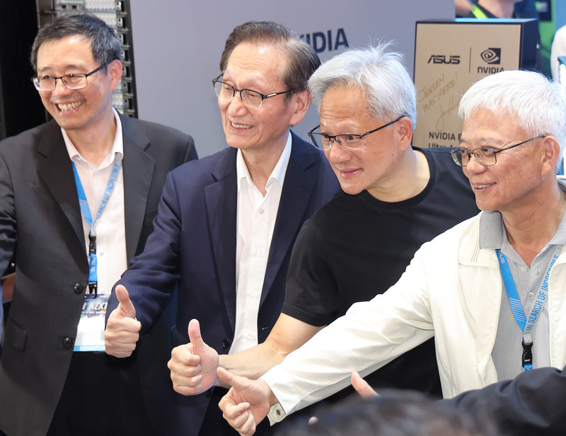 談台灣總部進度  黃仁勳：若市長支持將得到批准